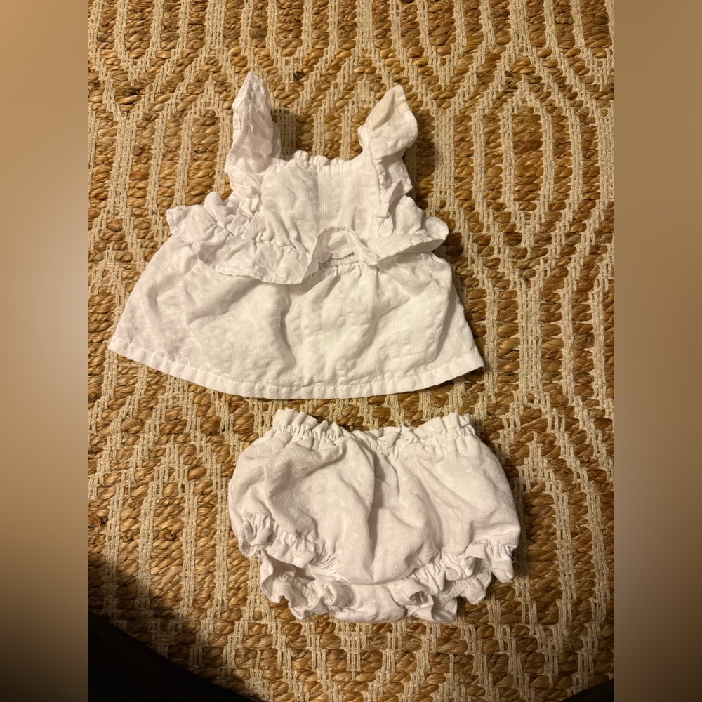 Old Navy White Ruffle Kids Set